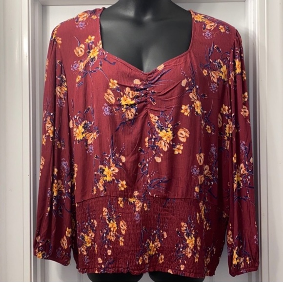 New! Maurices Red Floral Sweetheart Neck Smocked Bottom Top - Picture 1 of 6
